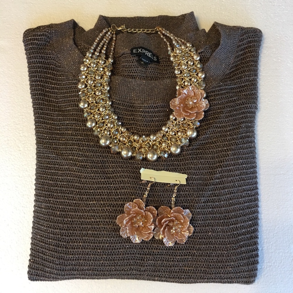 Gorgeous necklace and earrings 🌸💕👍🏽💕